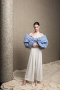 Lu Top rayas azul y blanco con mangas globo removibles y lazo en el busto look completo