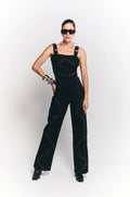 Set Escala en denim con top estructurado y pantalón de tiro alto.