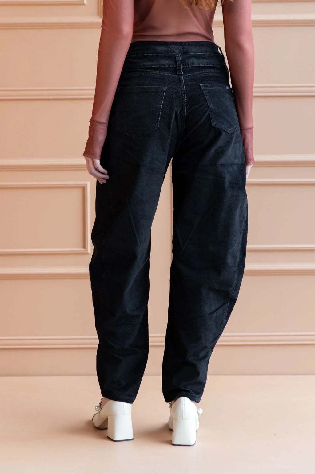 Jean Ballon Velvet Negro - Diseño Colombiano