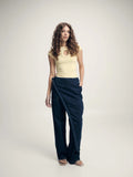 okavara jean denim con capa cruzada removible look completo