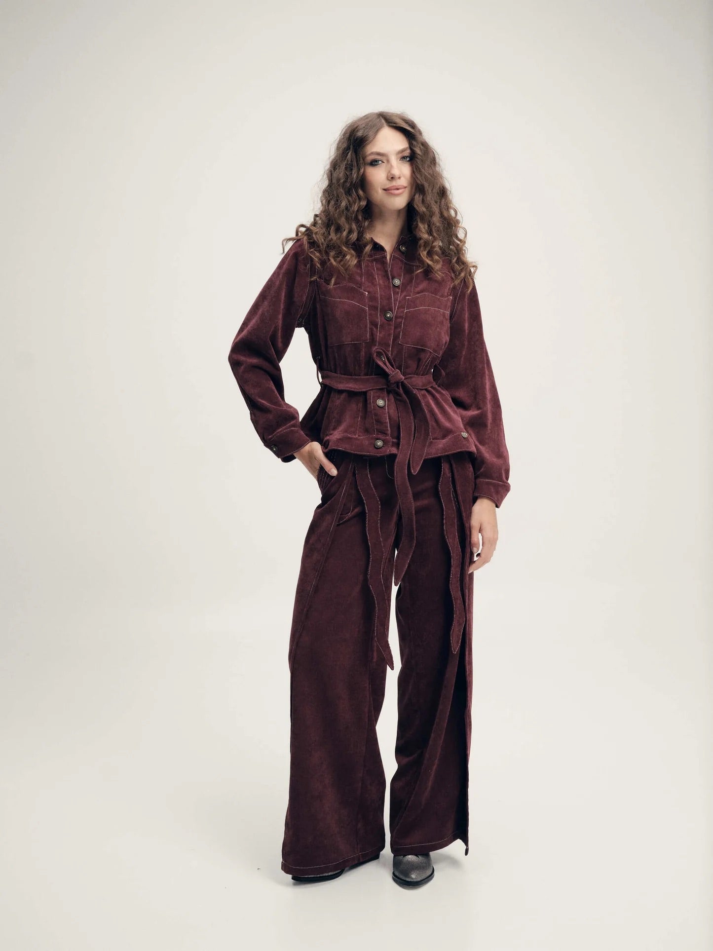 set zaharian jacket con viboraire pant look editorial