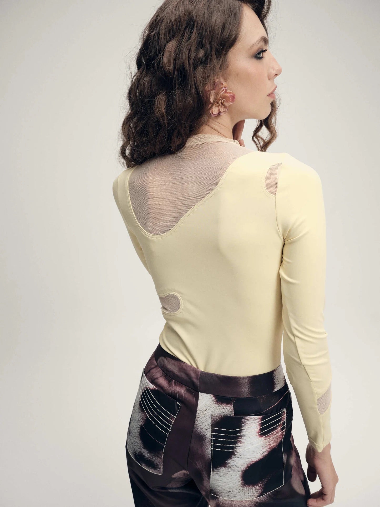 body rhombifer con cortes estratégicos diseño contemporáneo