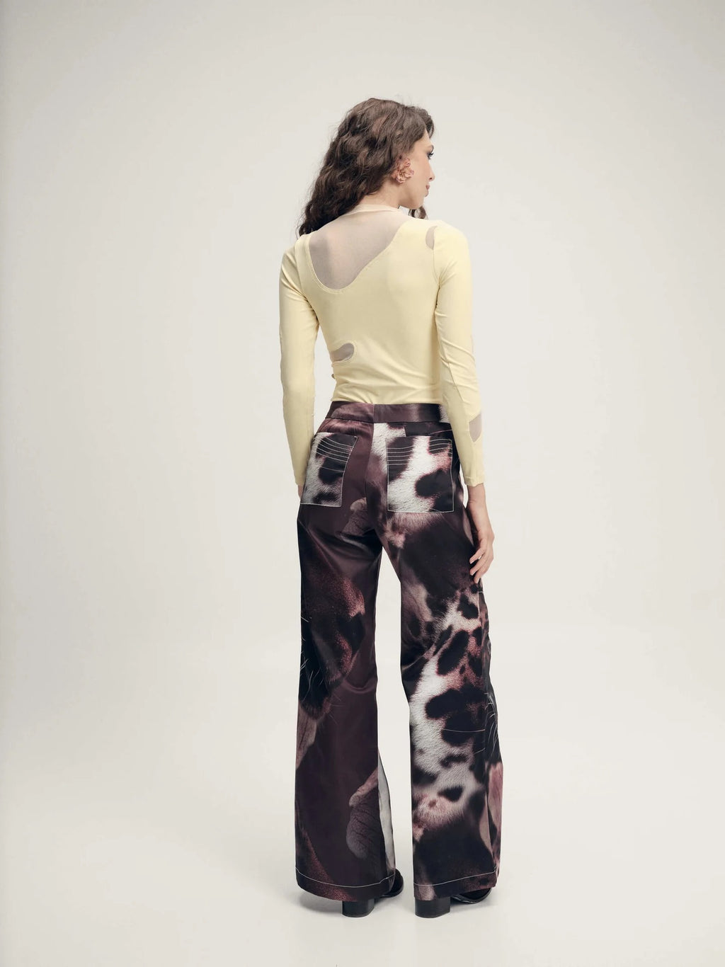 savannah pant combinado con rhombifer bodysuit look editorial
