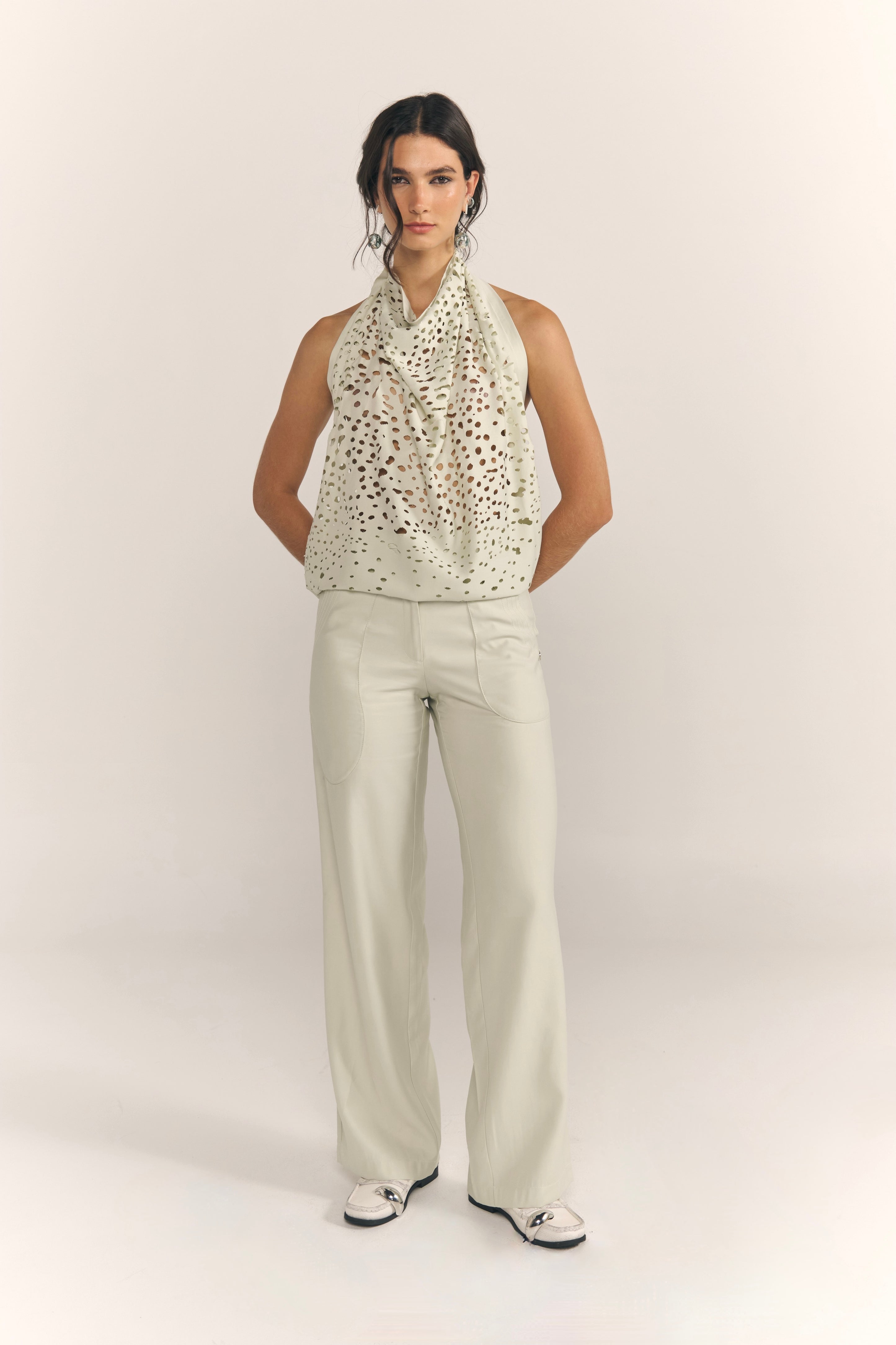 Sea Foam Pant verde agua con sobretodo multifuncional.