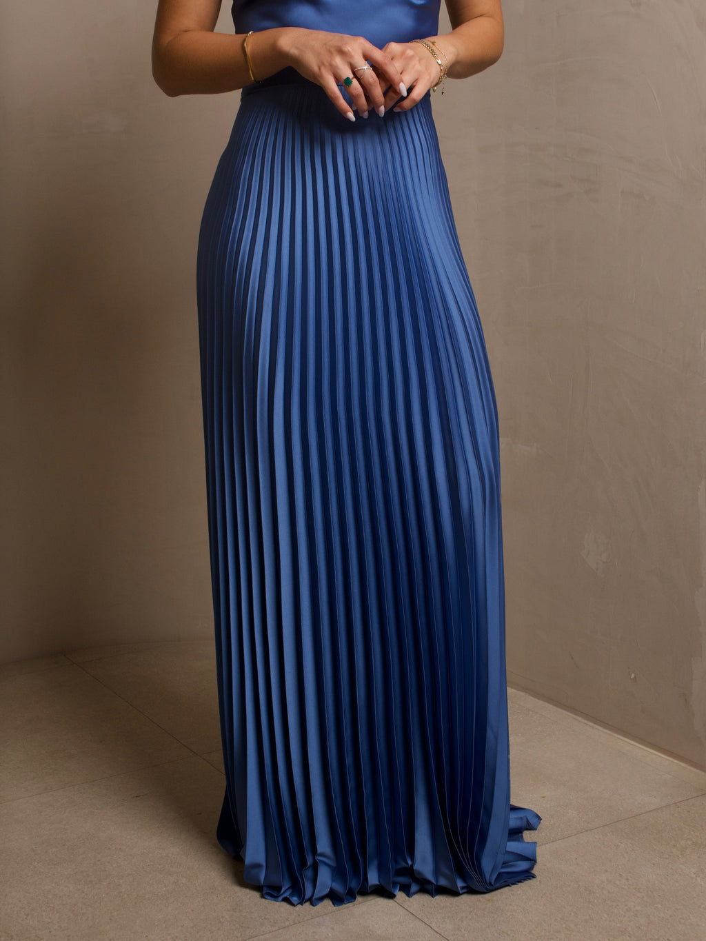 Vestido elegante de caída fluida para ocasiones especiales