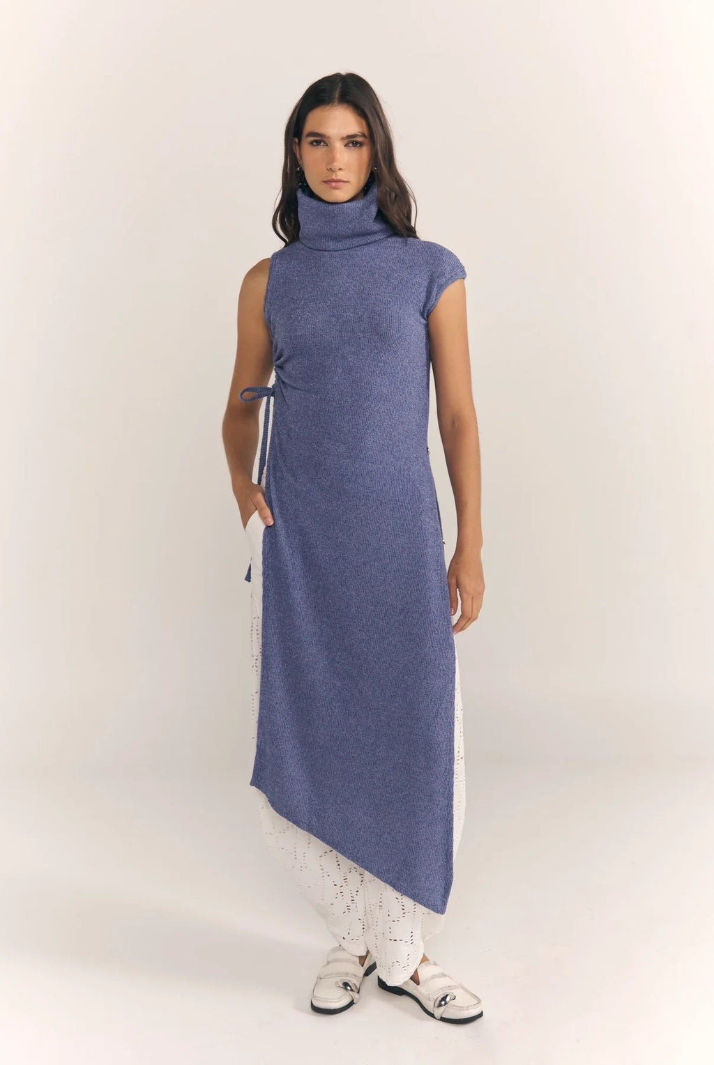 Chaleco largo disponible en Žena Concept Store