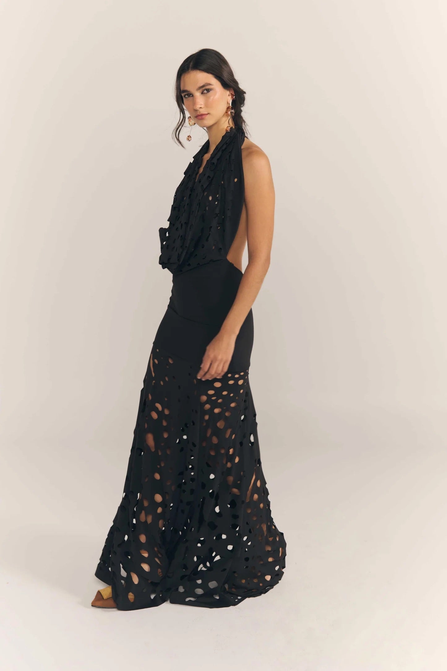 Espalda descubierta del Vestido Zifio negro