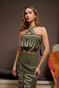 Suri Top color verde combinado con la Sia Skirt.