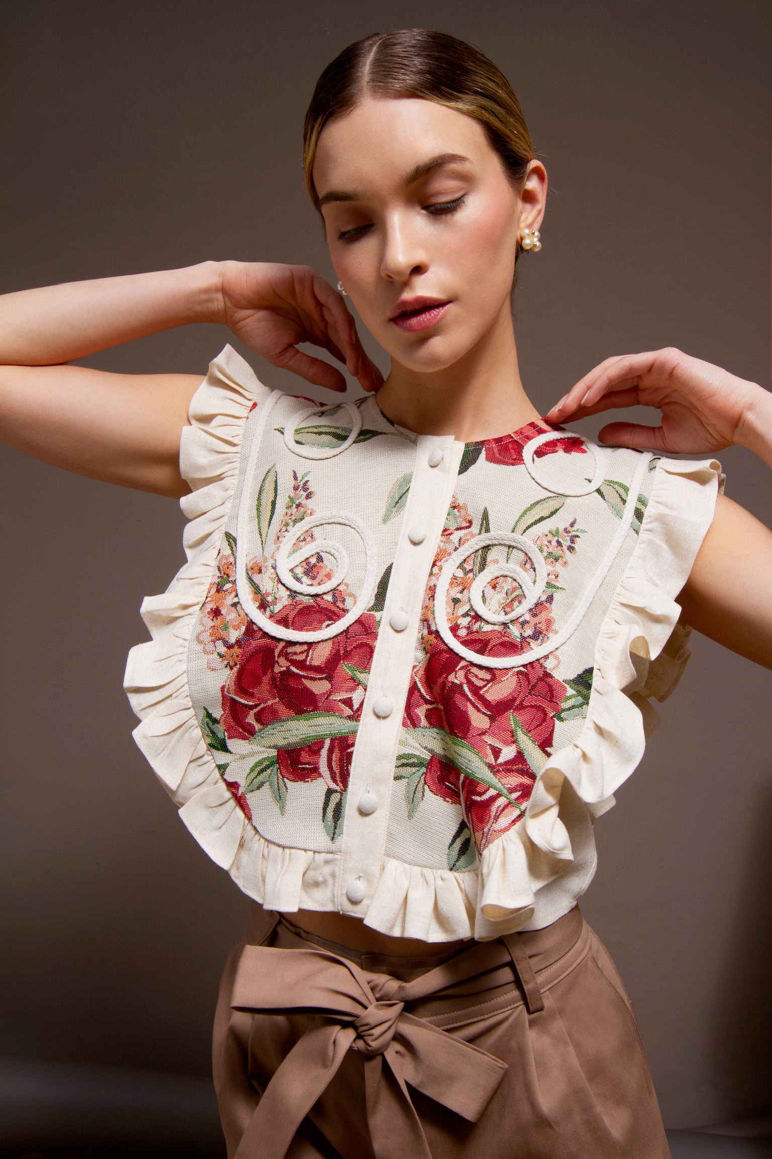 Silvia Top en jacquard floral con boleros y detalles bordados en cordón.